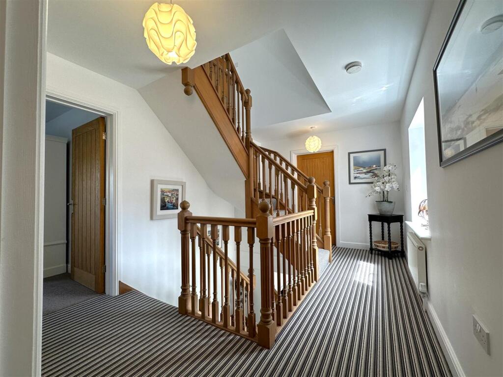 Galleried-Style Landing 391