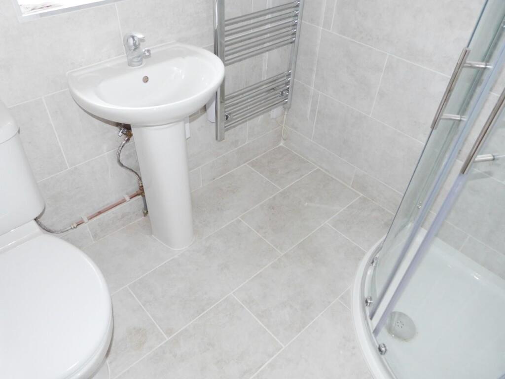 SHOWER ROOM