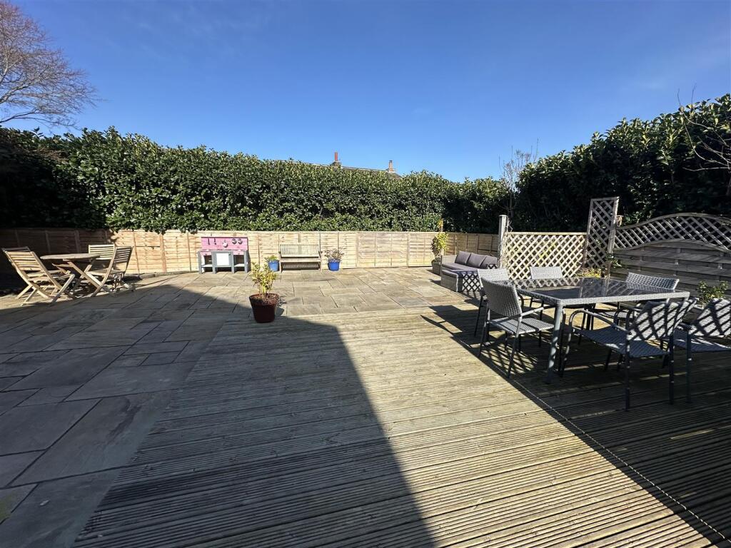 Bramleys Estate Agents - Lee Green - Mirfield (40)