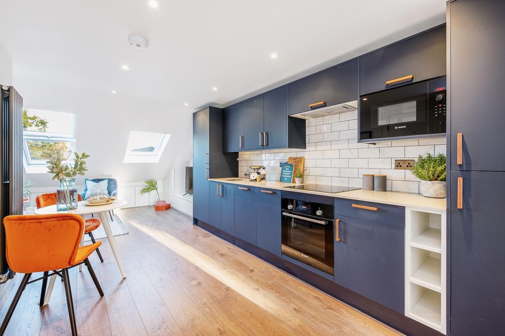 Stunning Integrated Kitchen/Dining Area
