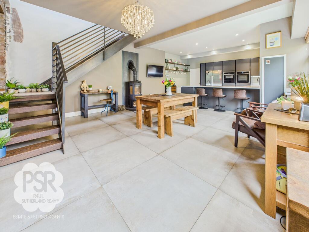 Kitchen / Living Area