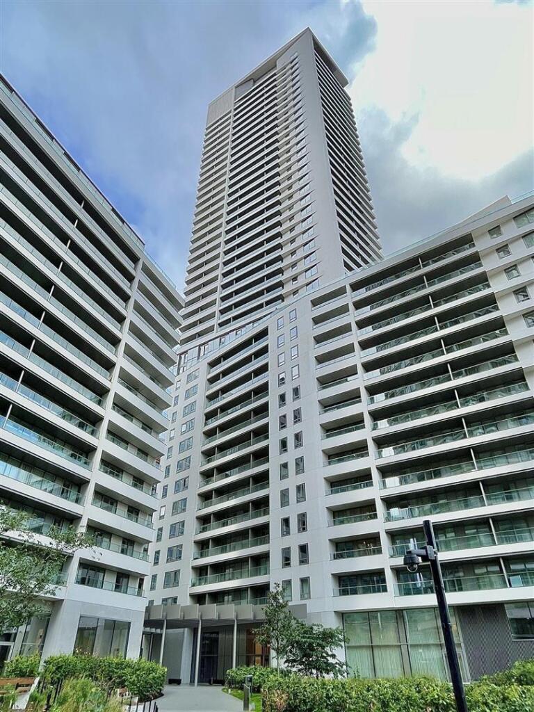 10 Park Drive property for Sale by Barrain London 