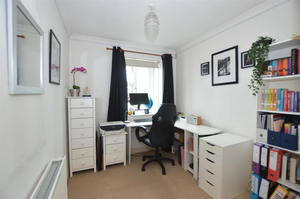 13 Cypress Avenue bed 3.JPG