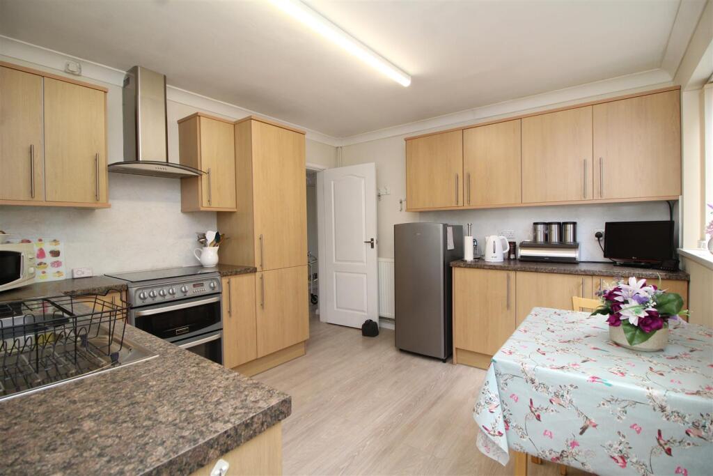kitchen 1 .JPG