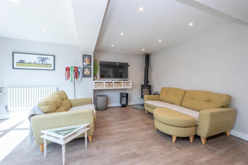 Family Area (Open Plan Kitchen/Dining/Family Room)