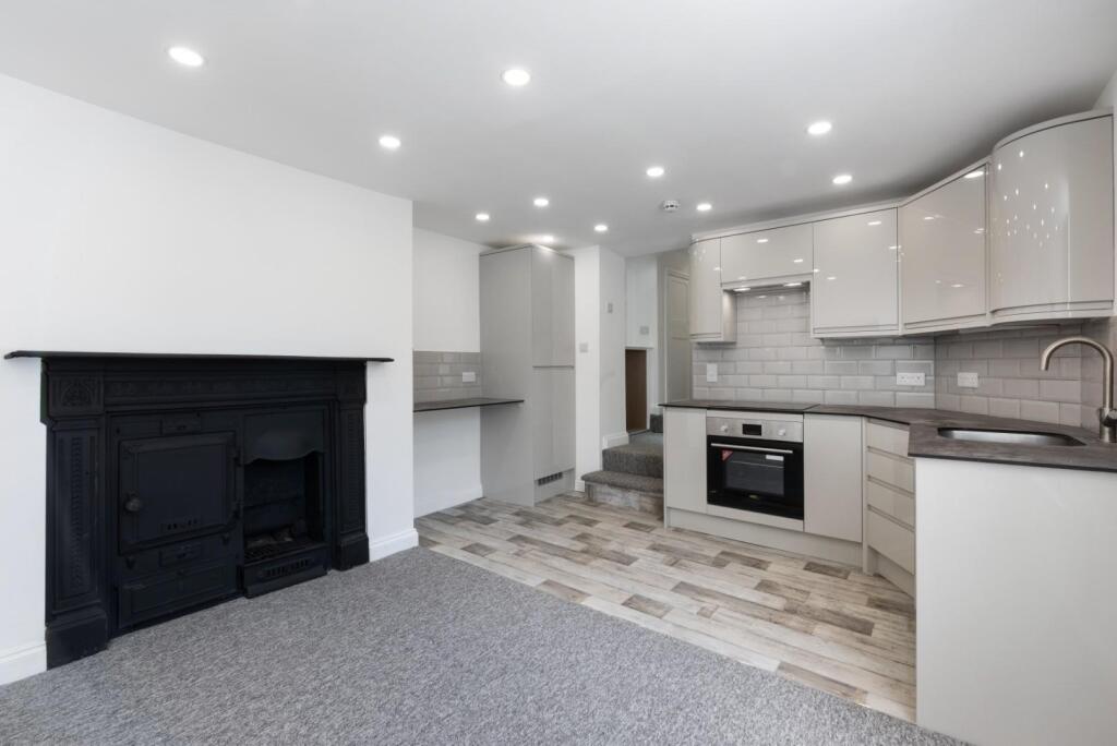 Flat 5, 1 Lower East Hayes Bath, BA1 6AN-5.jpg