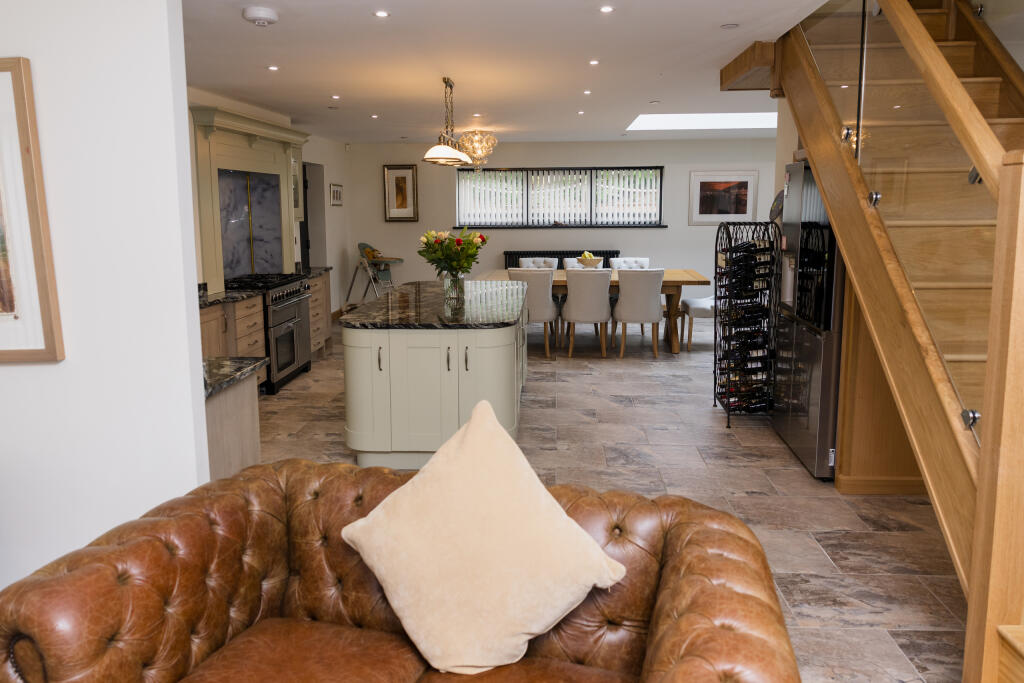 2025-08-07 WALKER &amp; LEWIS-CEFN-6