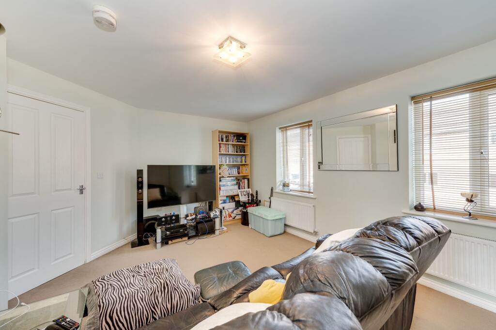 KITCHEN AND DINER/LIVING ROOM