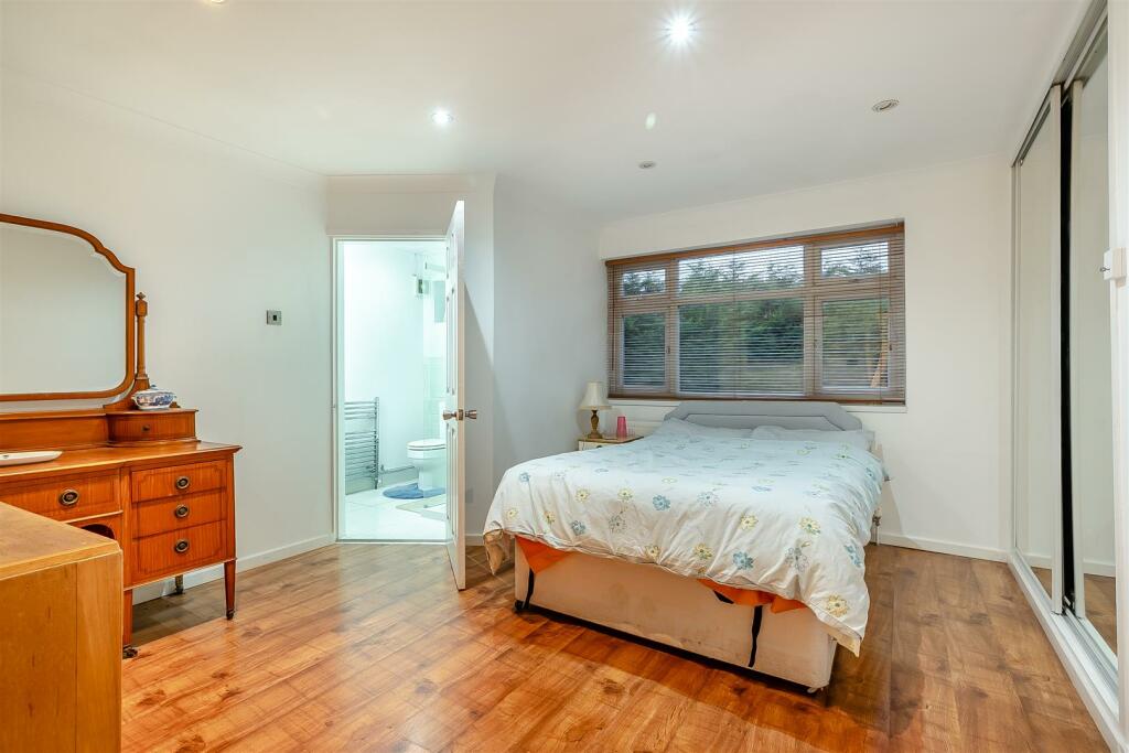 8582899-interior27.jpg