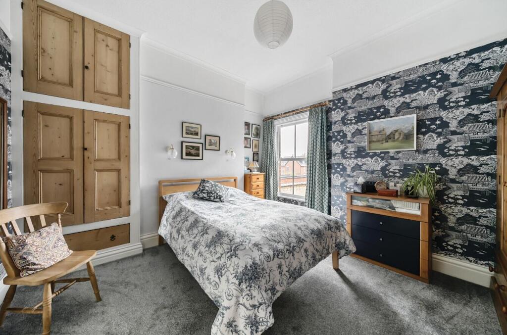 52 Hillmorton Road, Rugby