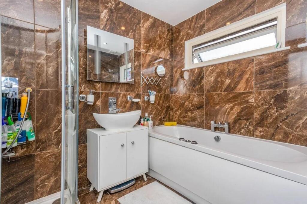 bathroom.jpeg