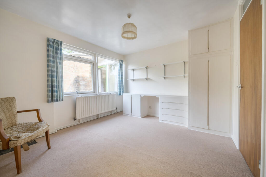 1347864-6-68bdeaf...