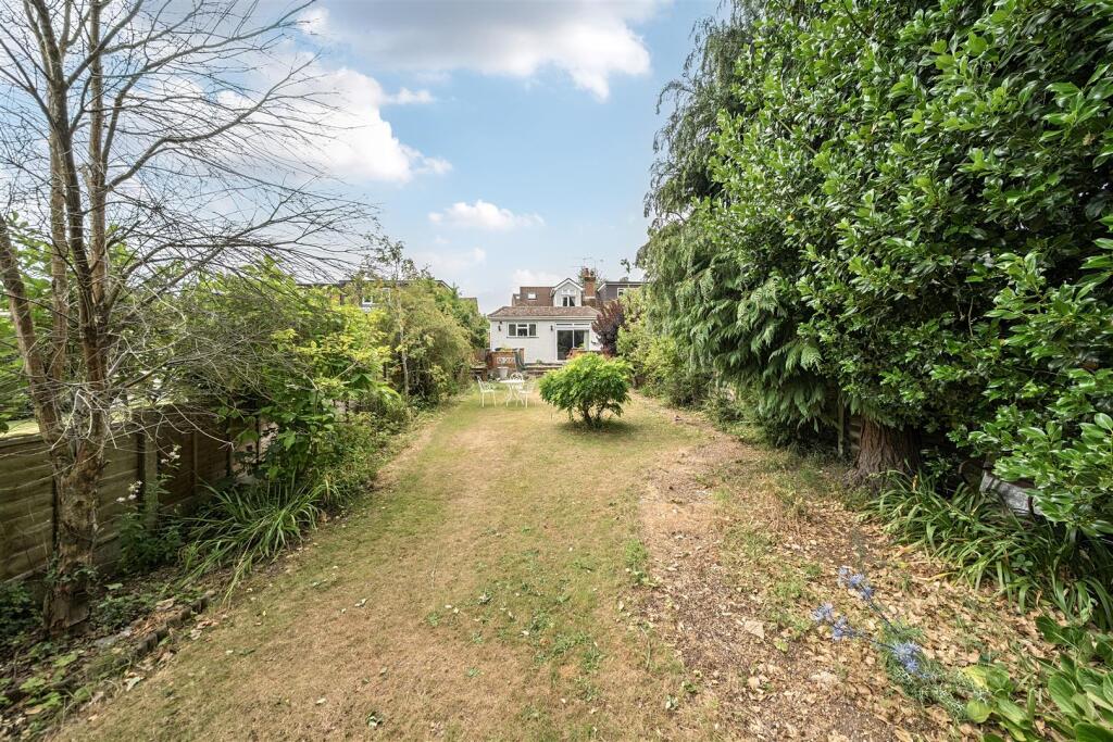 Links Way - Garden (2).jpg