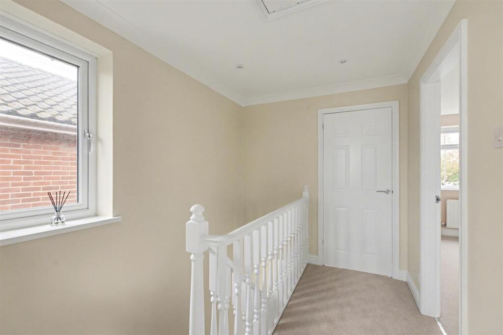 FIRST FLOOR LANDING