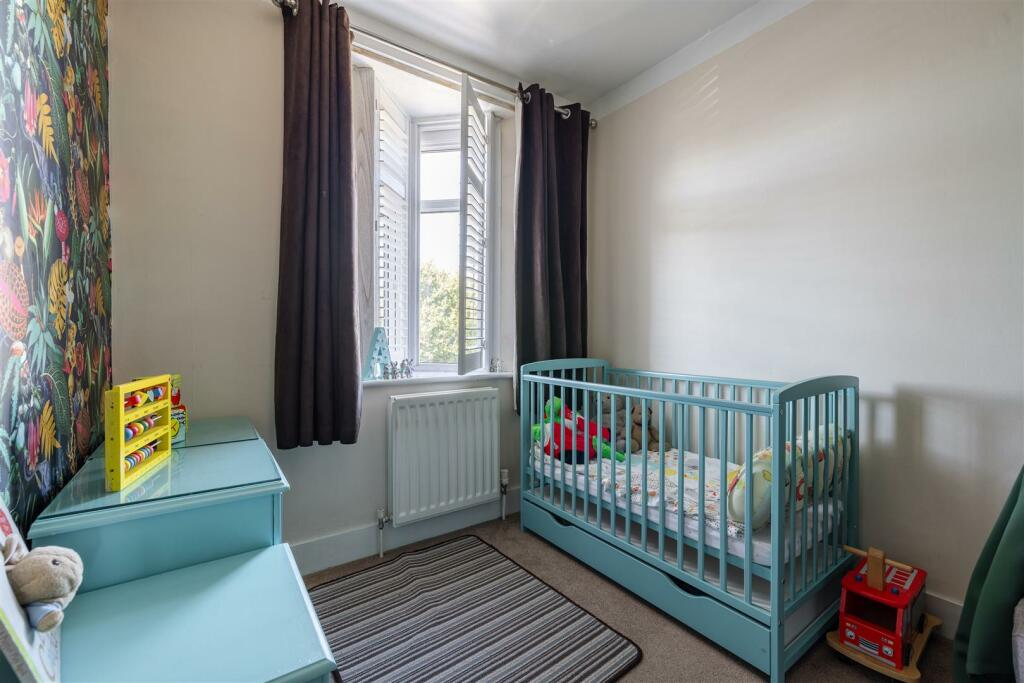 Richmond Crescent, E4