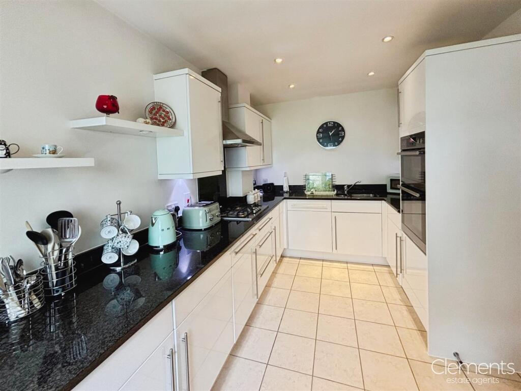 Kitchen 1.jpg