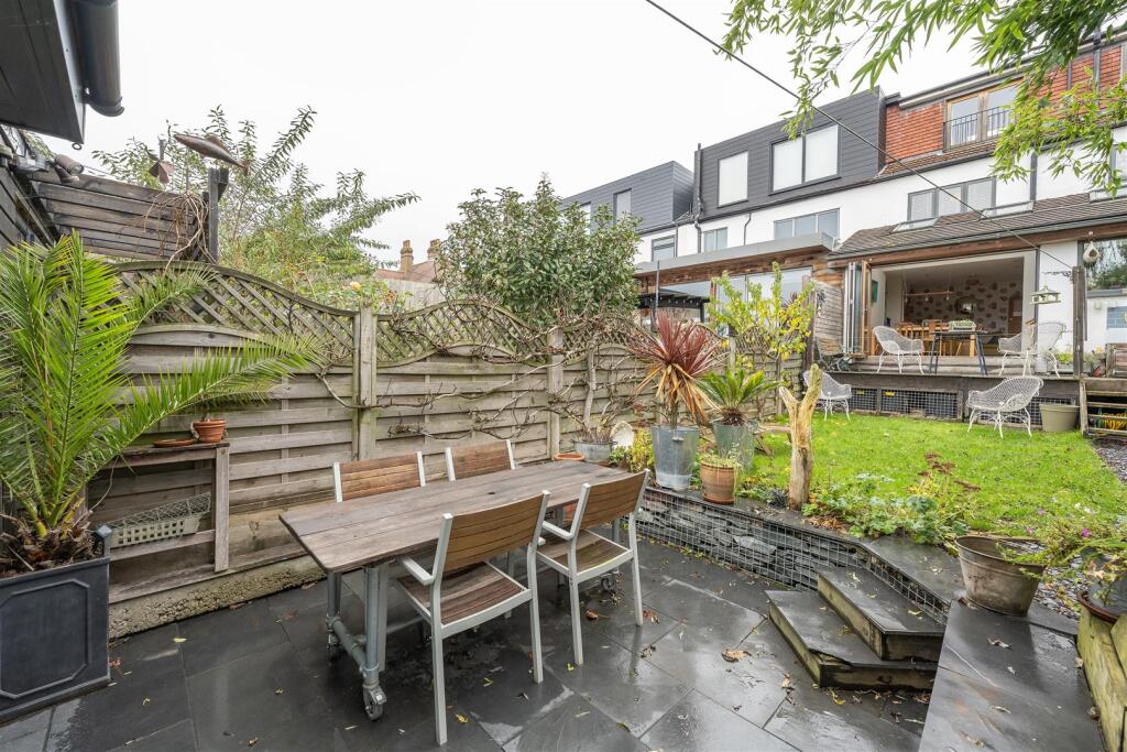 Beacontree Avenue, E17