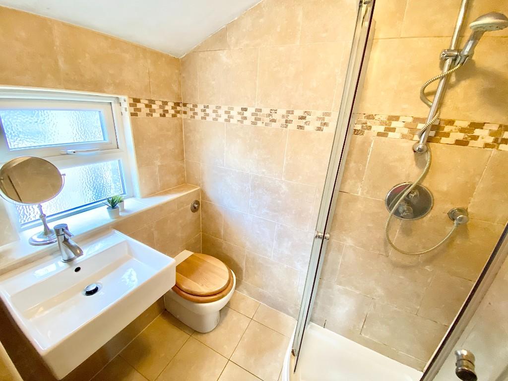 ENSUITE BATHROOM 1