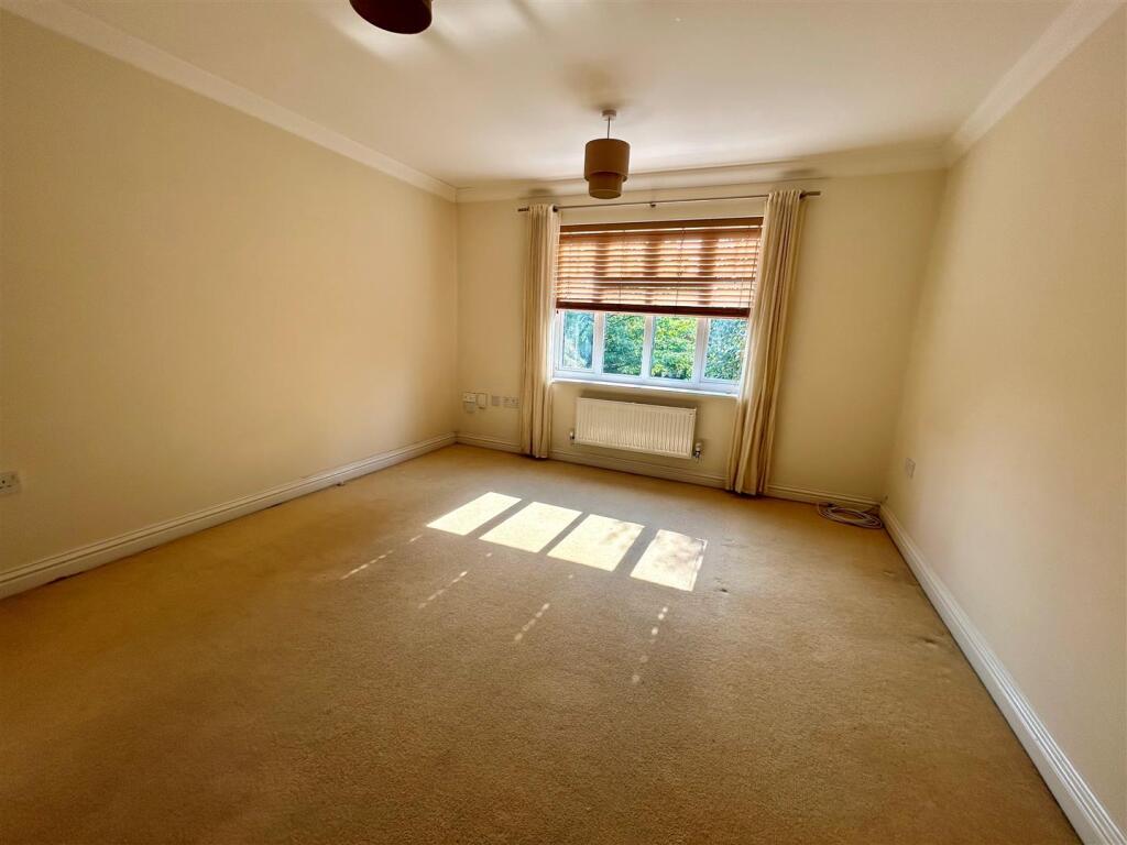 5 Le Freth Drive lounge.jpg