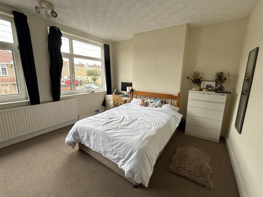 bedroom 4.jpg