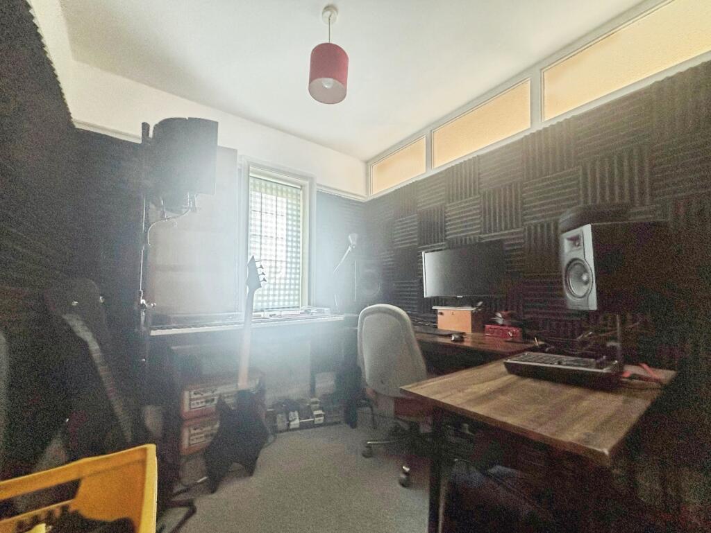 d104a1bc-bedroom 202