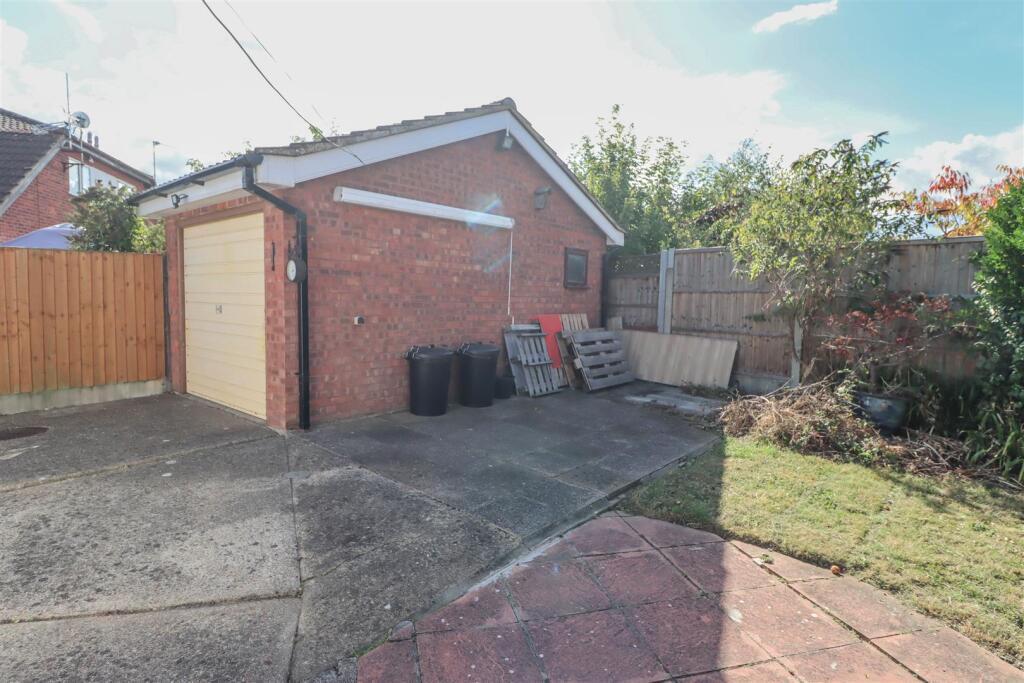 16 FAMBRIDGE DRIVE NEW OUTSIDE-11.jpg