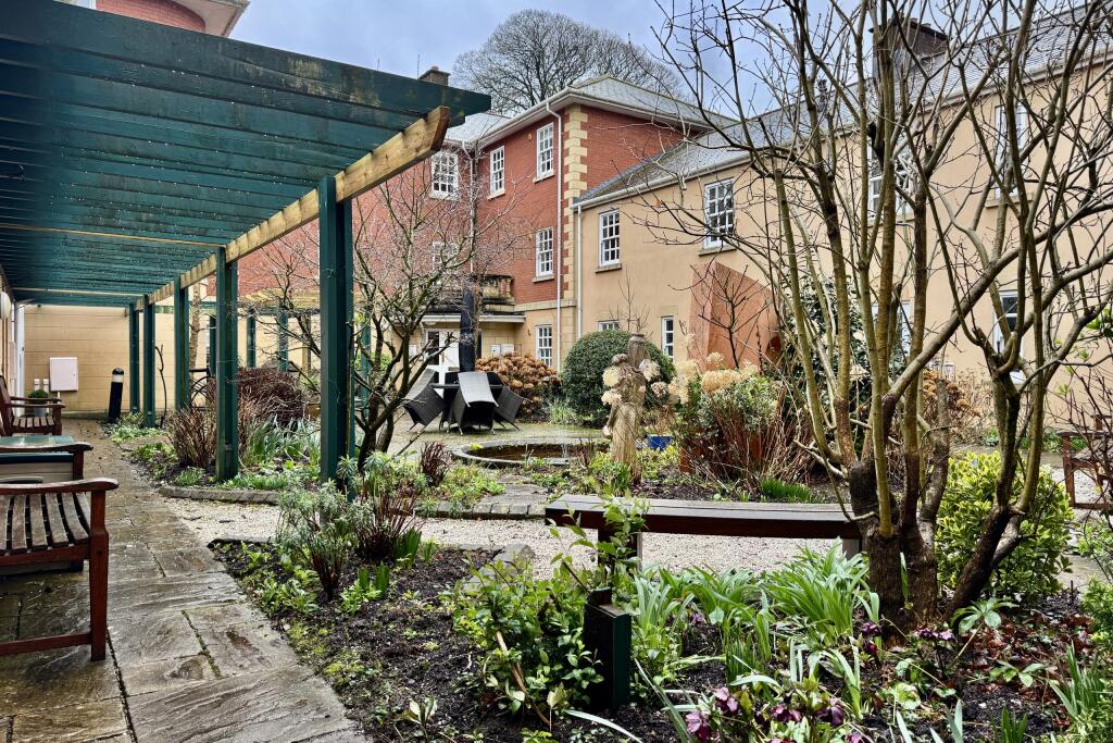 Shared Courtyard Garden