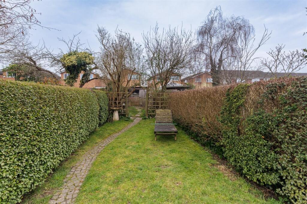 174 High Road  (20).jpg