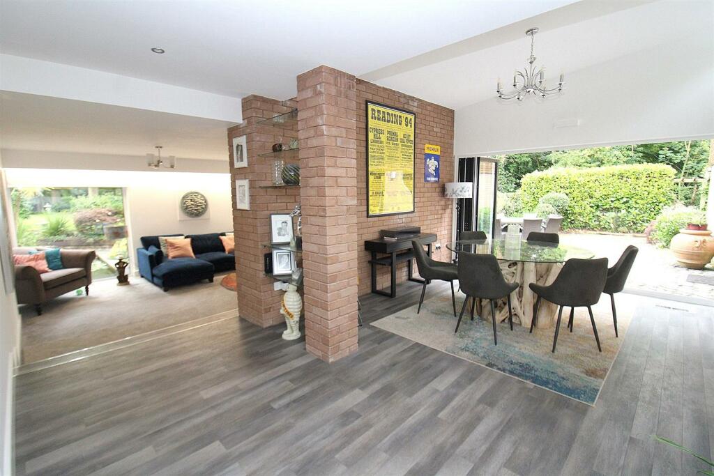 LOUNGE DINING ROOM.JPG