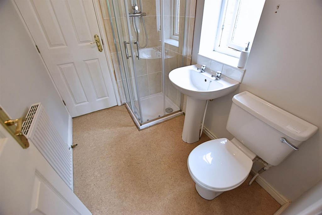 EN SUITE SHOWER ROOM