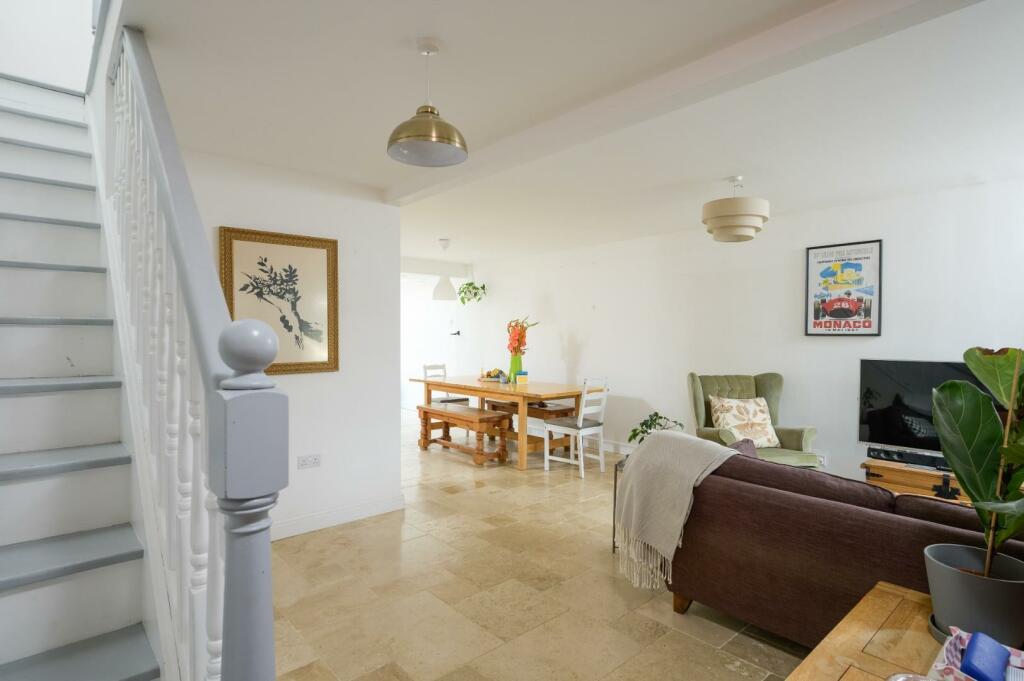 3 Spring Lane BA1 6NY-14.jpg