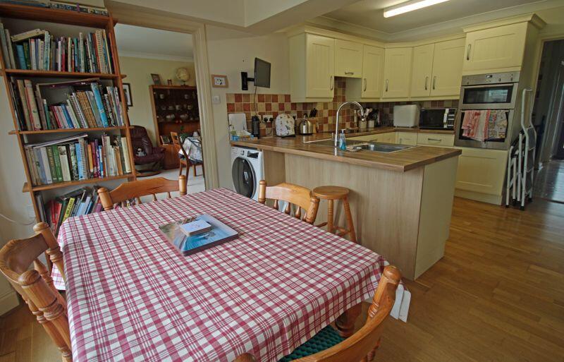 Kitchen breakfast room
