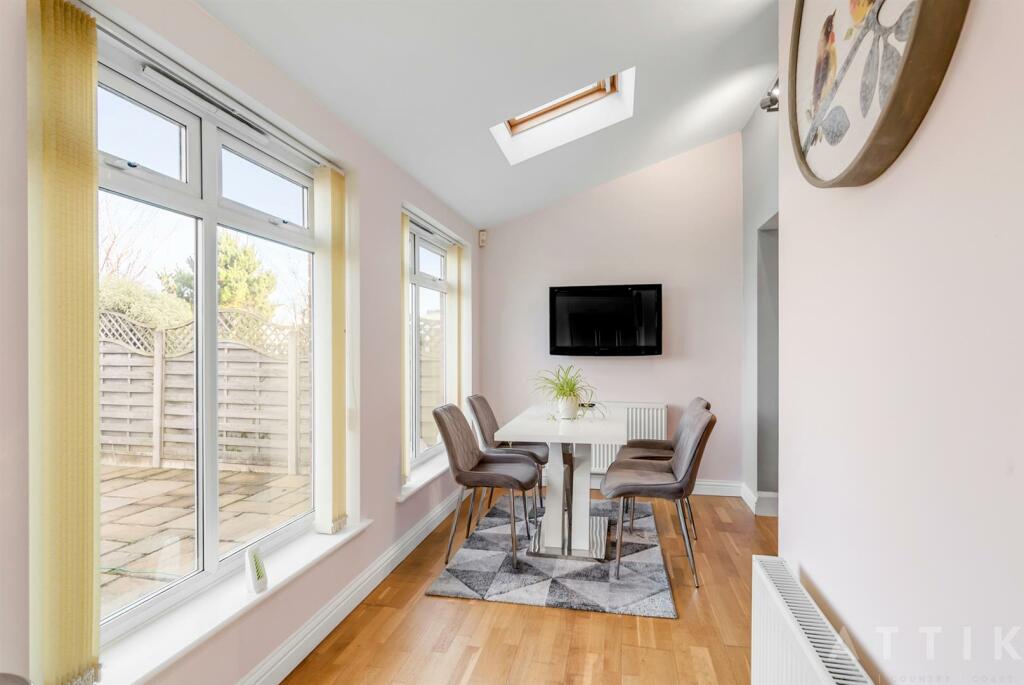 31 Queens Drive, Halesworth IP19 8DN (15).jpg