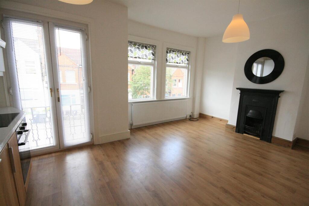KITCHEN / RECEPTION 2
