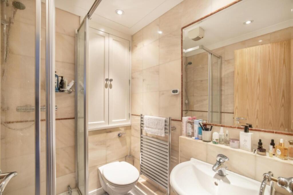 Consort Rise bat_lge