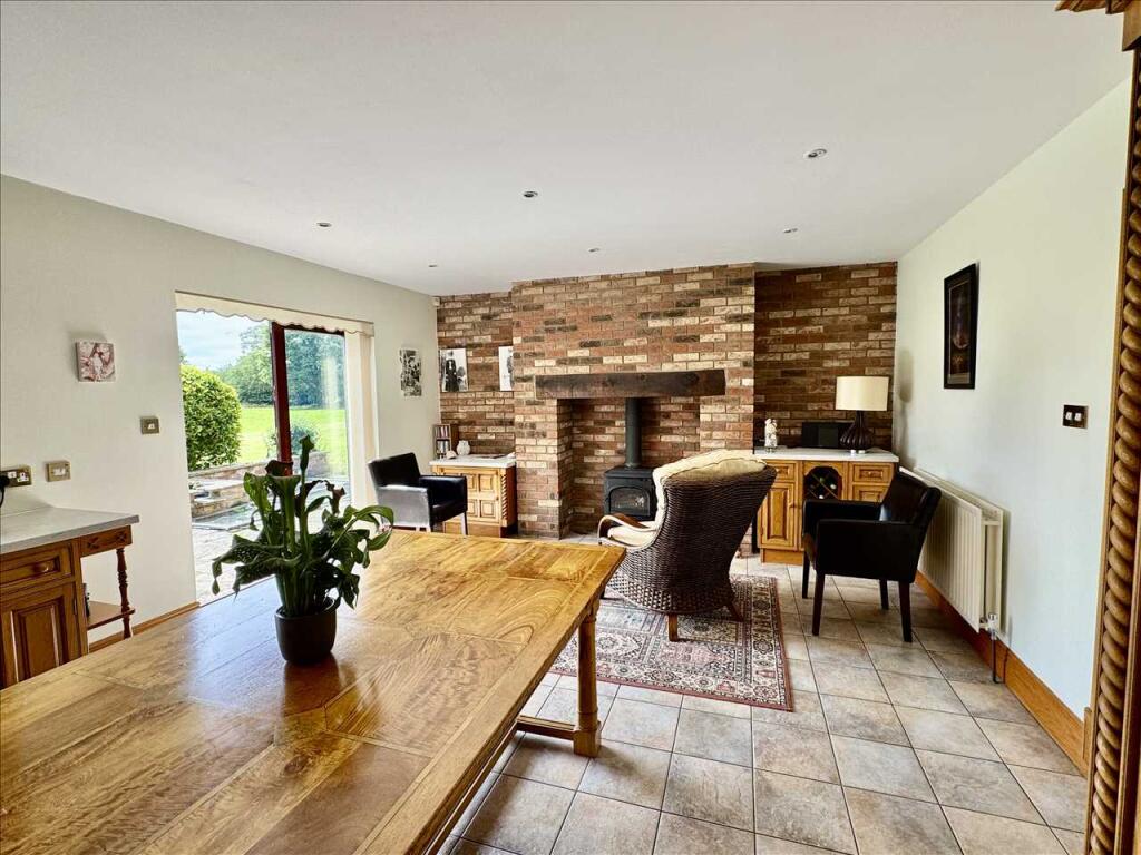 LIVING KITCHEN