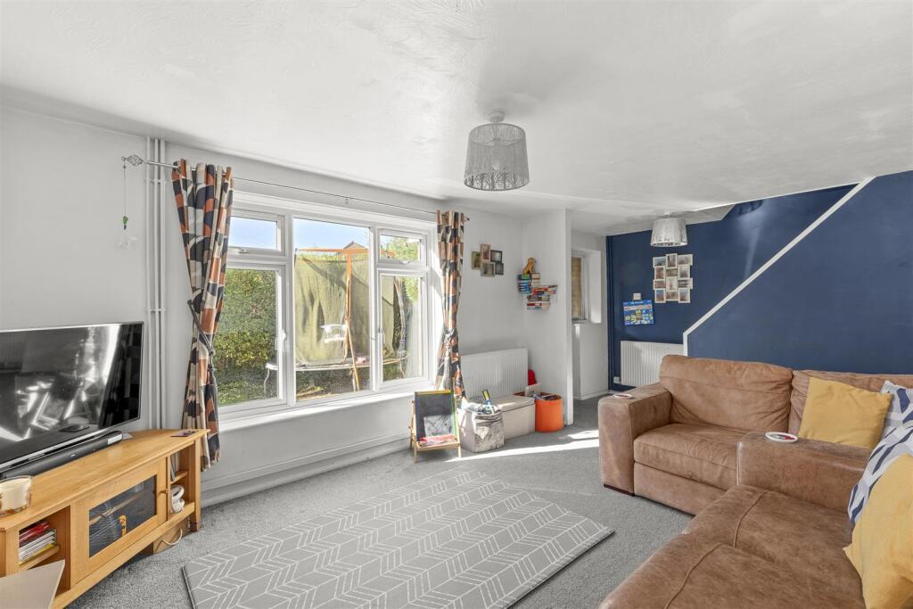 27 Rugwood Road, HP10 9HA-9.jpg