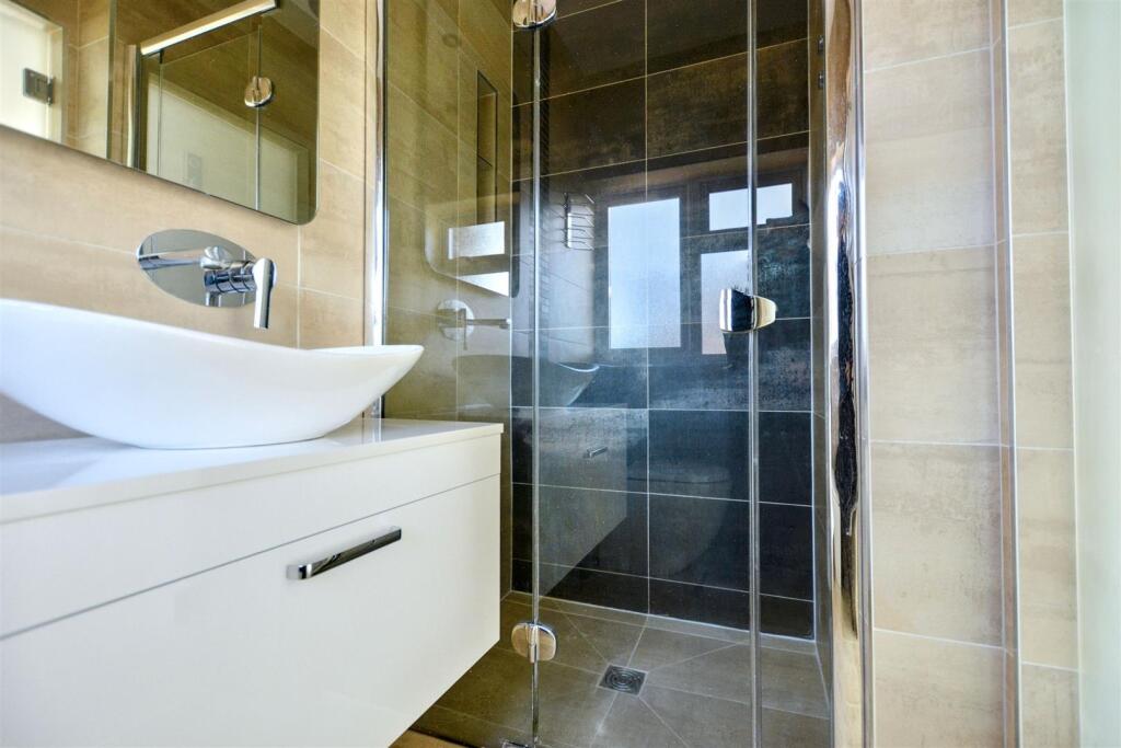 Bedroom 1 En Suite_2.jpeg