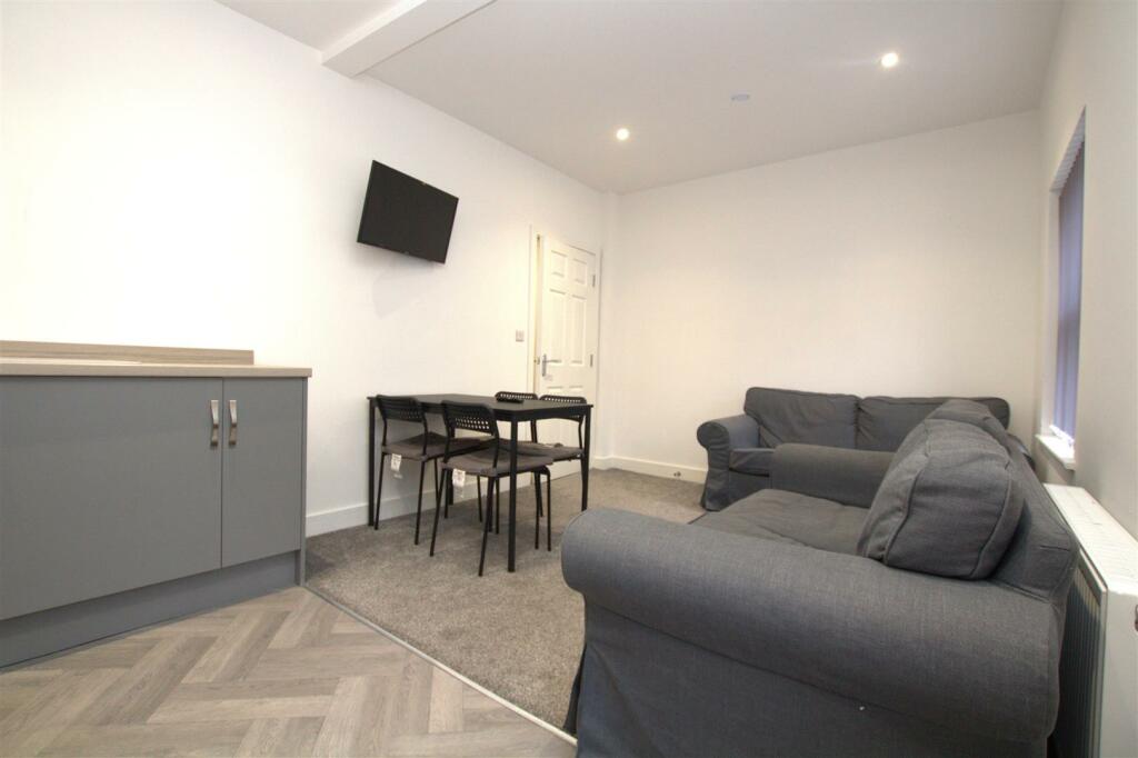 dining area reverse.jpg