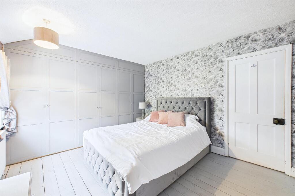 Bedroom 1.jpg