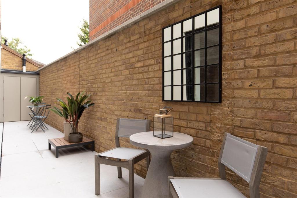 Flat 2 - 8.jpg