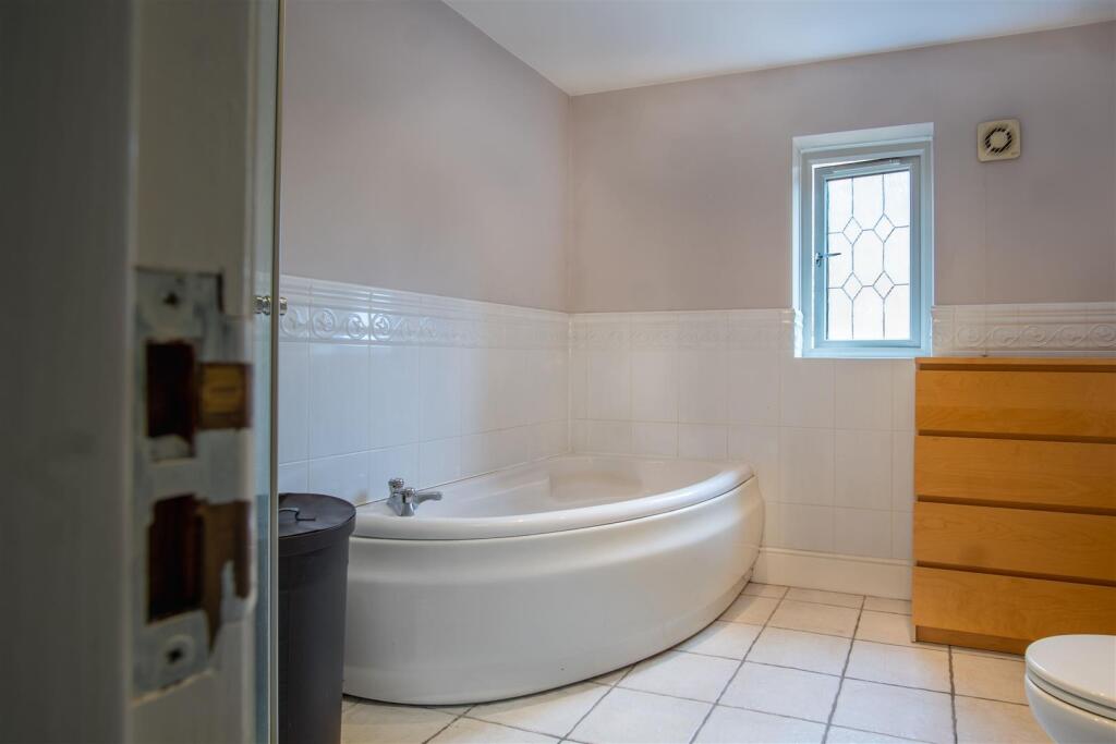 FAMILY BATHROOM