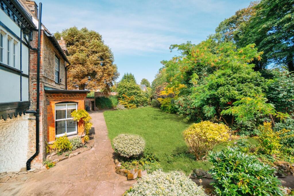 St. Nicholas, Bury St. Edmunds [Garden] 02 v2 LOW 