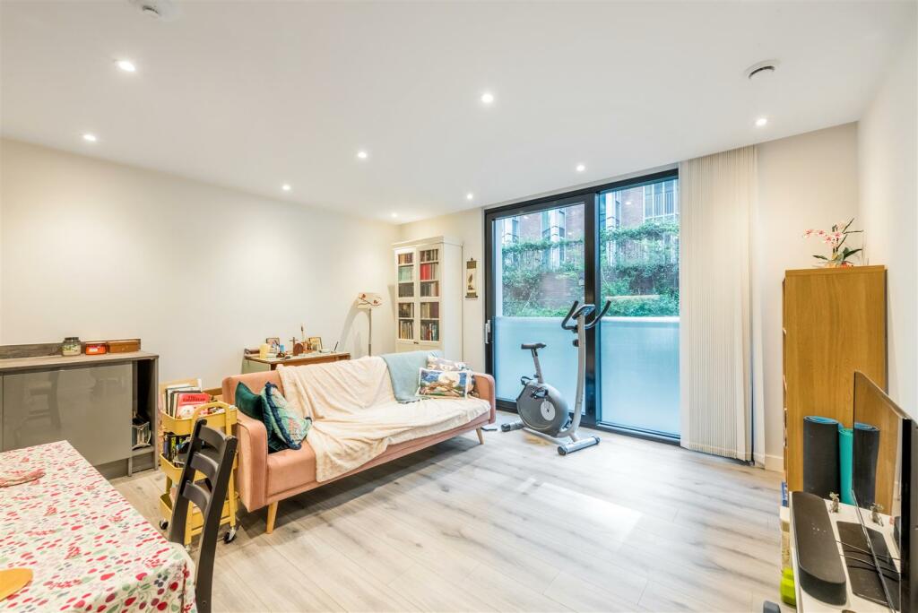 Flat 73 - The Courtyard_7.jpg