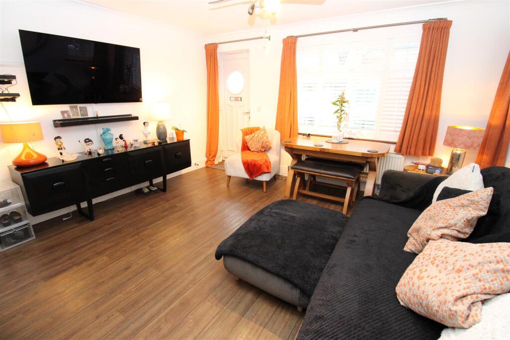 Lounge1.JPG