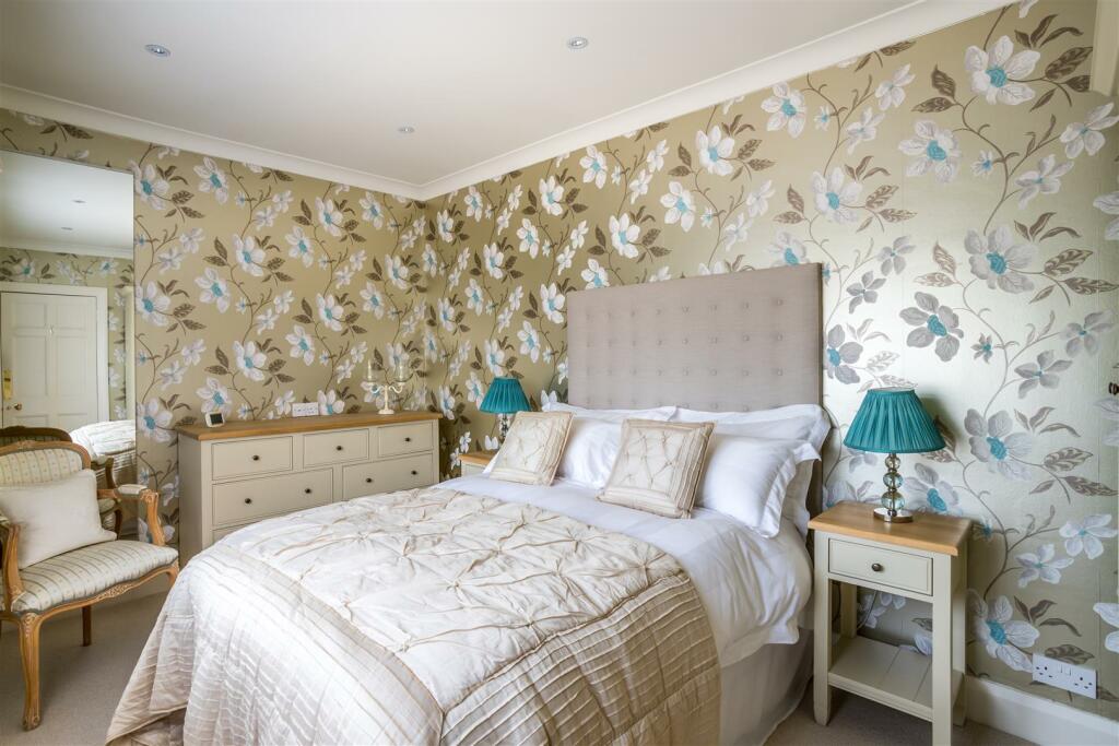 7 Dyke Close-19.jpg