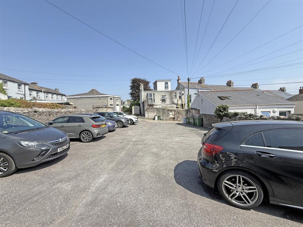 Woodland Terrace 10 Flat 3 - Car Park.jpg