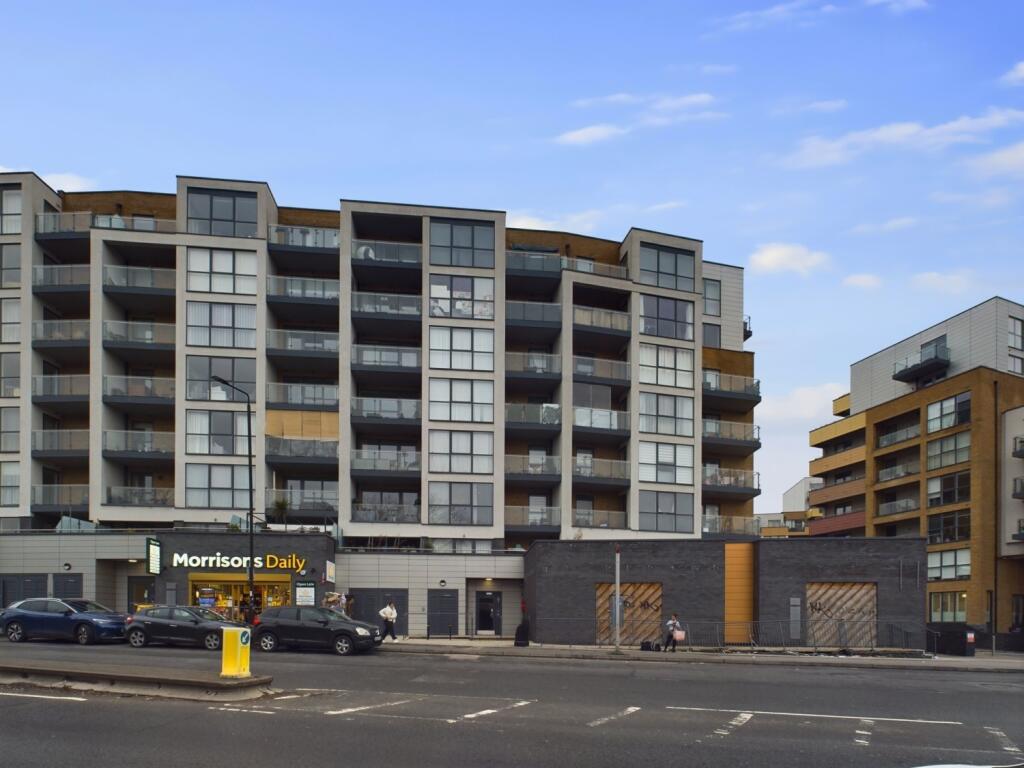 CAM03750G0-PR0036-STILL001