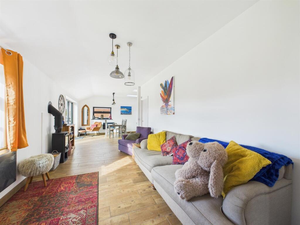 Open Plan Living / Kitchen