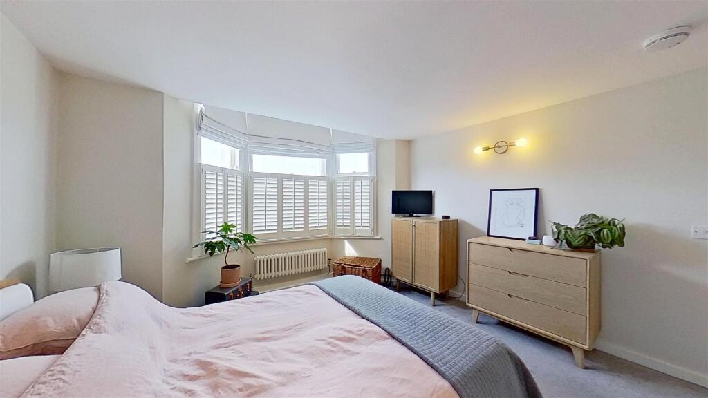 Earlsfield-Road-Earlsfield-SW18-04082025_183839.jp